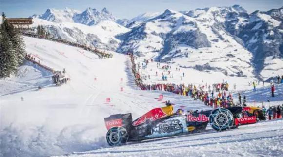 就差上天了!F1赛车竟开上滑雪场攀登阿尔卑斯