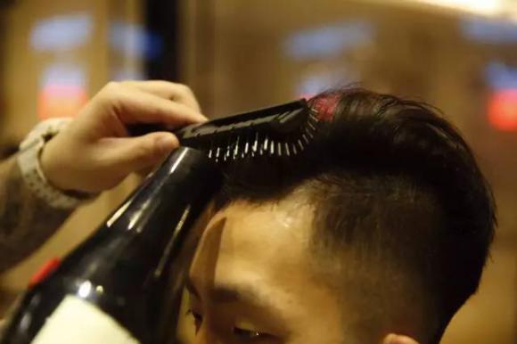 我们找了广州最热的发型屋,教你简单弄油头