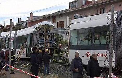 意大利撒丁岛两辆轻轨相撞 致70人受伤