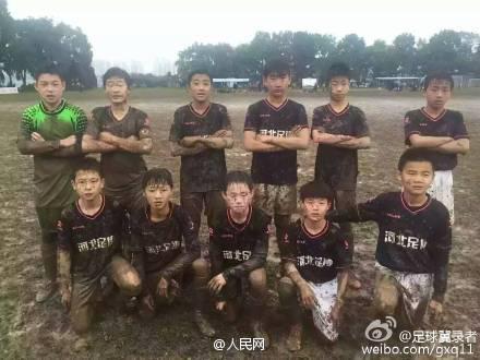 看看泥地里的这帮小孩,难道中国足球真的没希