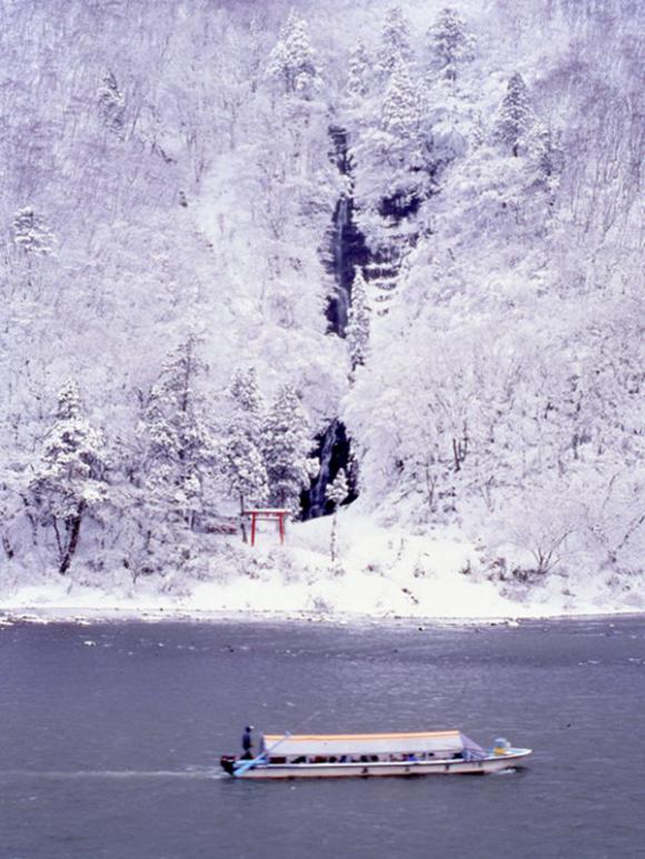 日本山形县的冬日乐趣:滑雪+温泉+赏雪