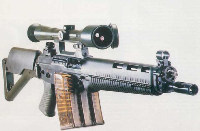 世界名枪数据:瑞士SG551突击步枪,内部精密分