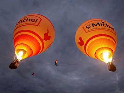 法狂人30米高空坠亡 计划挑战热气球间走钢索